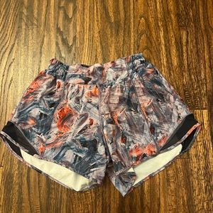 Lululemon Hotty Hot Shorts 4"